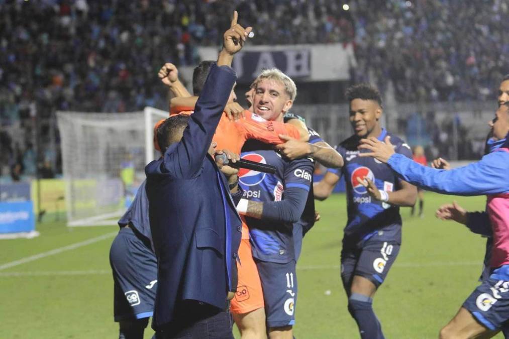 La celebración de los jugadores del Motagua por clasificar a las semifinales del Torneo Apertura 2023.