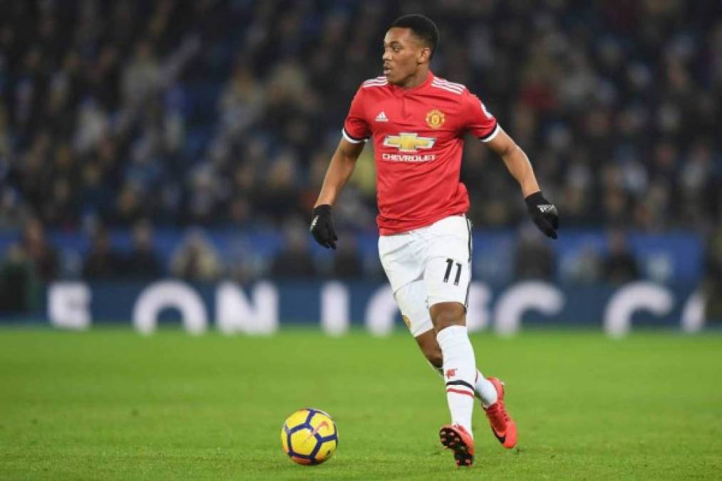 El delantero francés Anthony Martial y el Manchester United han reiniciado conversaciones de cara a la renovación de su contrato. El atacante es pretendido por clubes como la Juve.