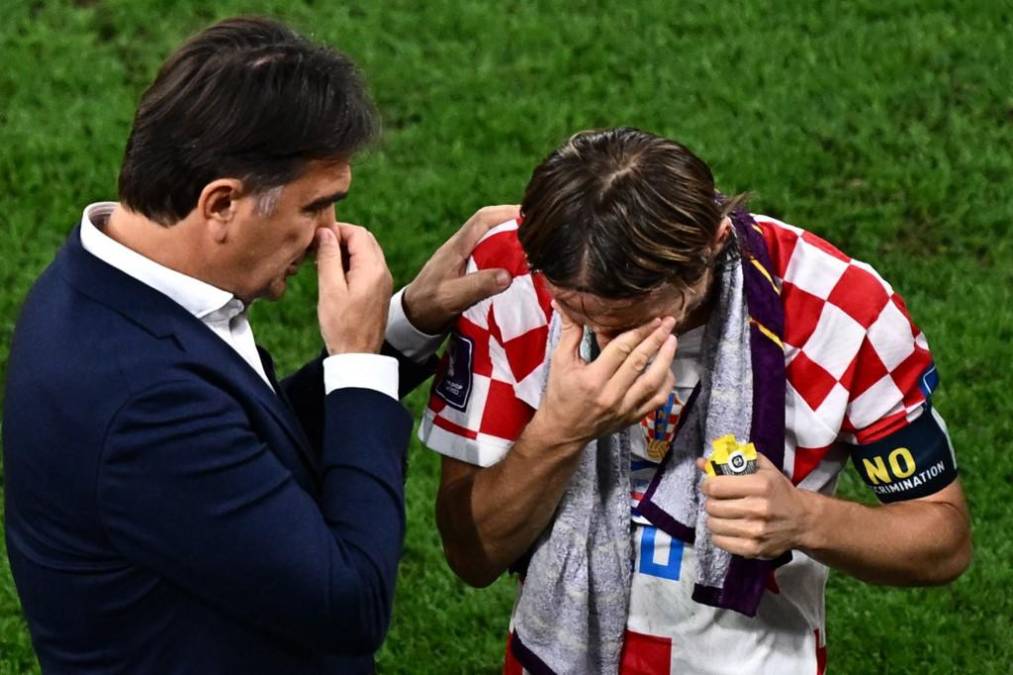 En el artículo se afirma que el técnico croata descubrió que un futbolista titular de la selección Argentina habló por videoconferencia con sus compañeros de club, y que les contó un plan para alterar a los futbolistas croatas en 60 minutos.