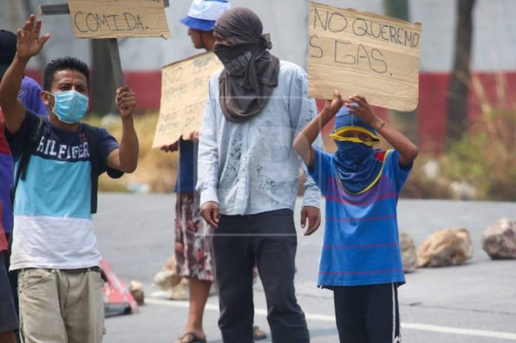 En Tegucigalpa las personas que piden están en el bulevar Fuerzas Armadas y en carretera al norte kilómetro 2.