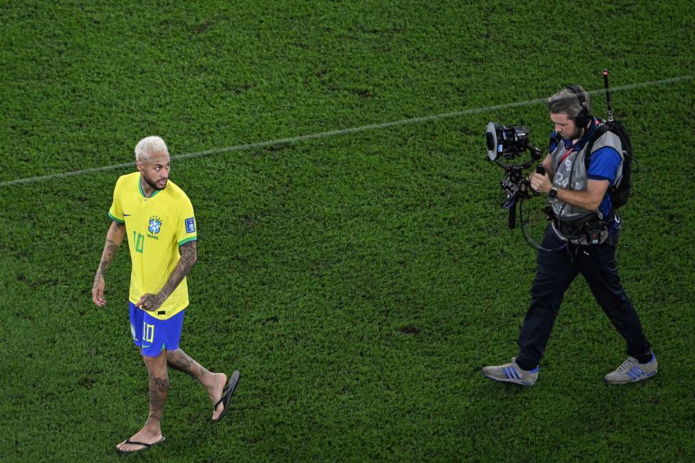 Al finalizar el partido, Neymar fue en búsqueda de un gran detalle.