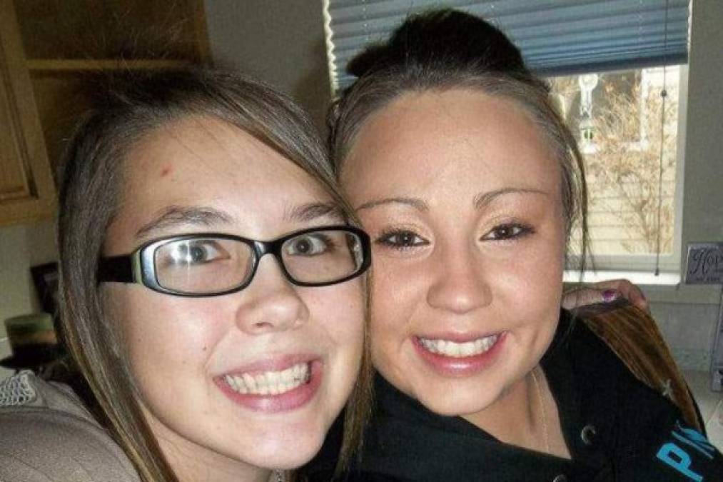 Rebecka Carnes, de 18 años, fue identificada por su padrastro como una de las víctimas de la masacre en Oregon. Carnes era estudiante de Higiene Dental. <br/><br/>