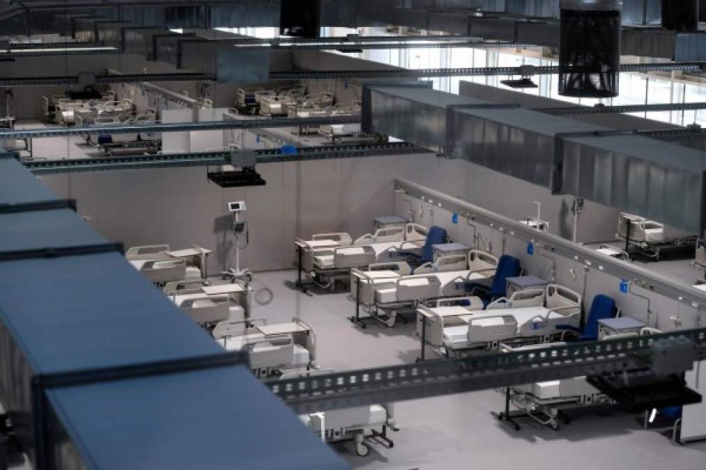 España inaugura gigantesco hospital construido en tres meses para ...