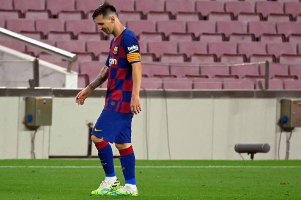 Messi se marchó cabizbajo del Camp Nou.