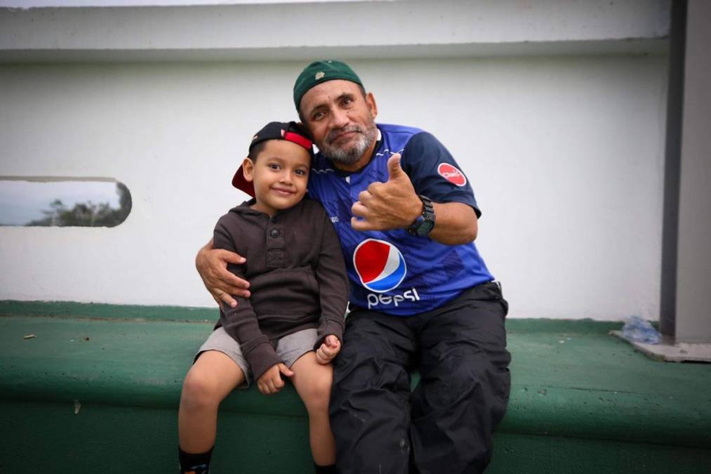 Aficionados motagüenses en el estadio Carlos Miranda de Comayagua.