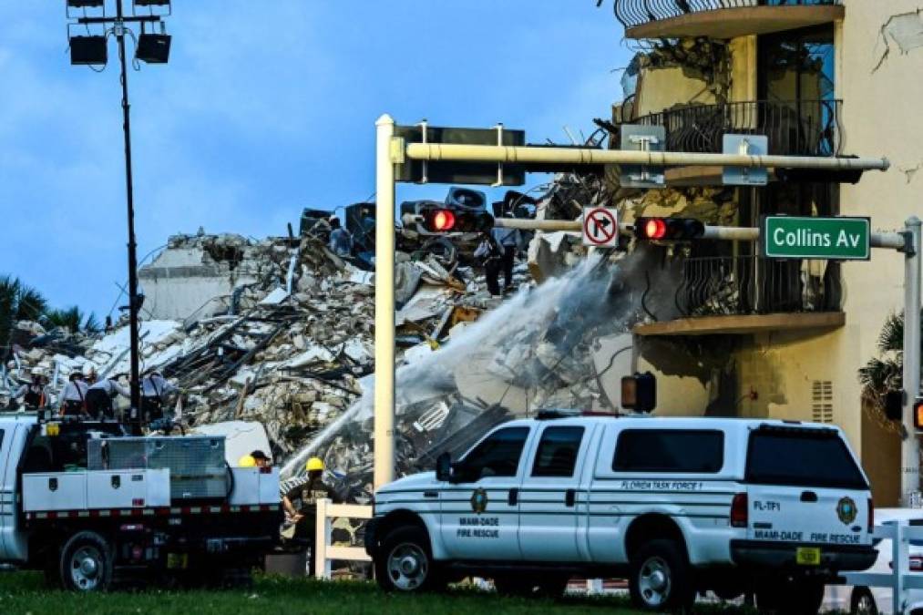 La semana pasada un juez del sur de Florida autorizó la venta del terreno donde estaba el edificio de apartamentos que se desplomó y perdieron la vida 97 personas, según las cifras provisionales oficiales.