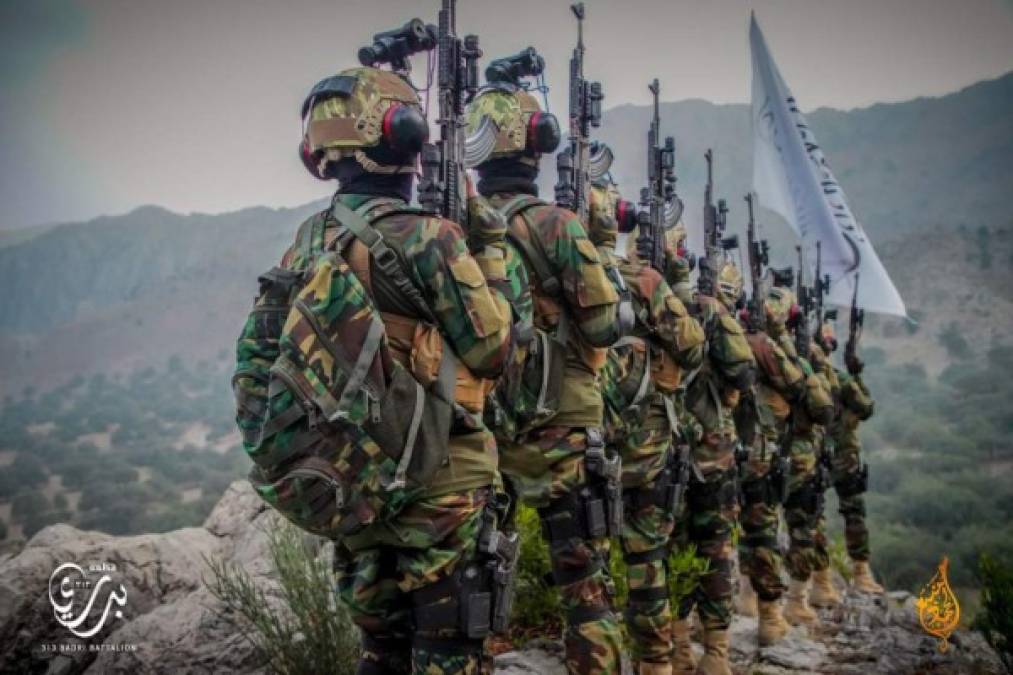 Símbolos de una formación militar que no tenían los talibanes hace 20 años, los miembros de la 'Badri 313' 'demostraron su eficacia en el campo de batalla', dice por su parte Bill Roggio, redactor jefe de Long War Journal (LWJ), revista estadounidense especializada en la guerra contra el terrorismo.