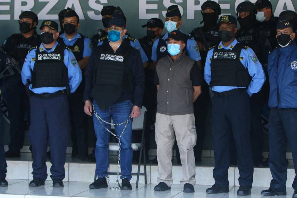 El expresidente de Honduras, Juan Orlando Hernández, fue detenido el martes a raíz de un pedido de extradición de Estados Unidos, que lo acusa de narcotráfico, informó la policía nacional.