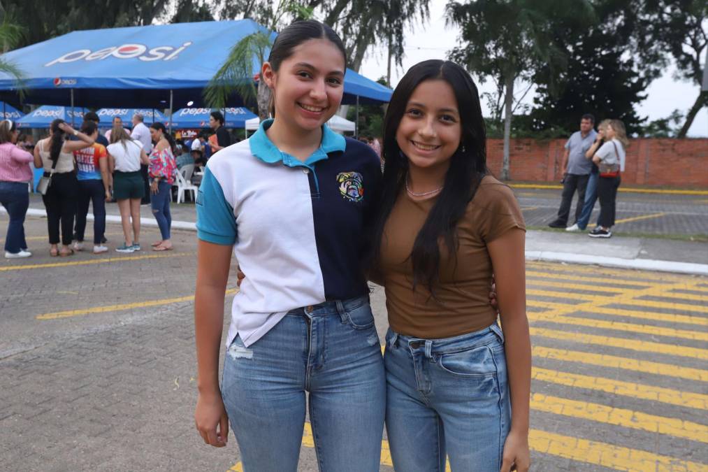 Iris Aguilar y Zaida Aguilar 