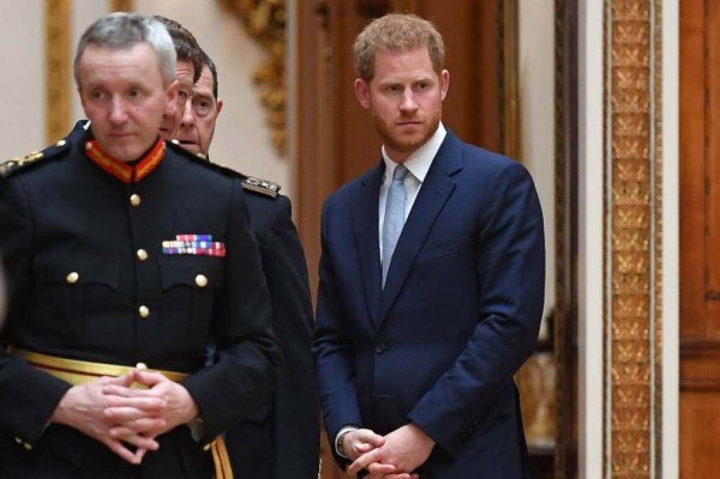 Harry, sin embargo, se mostró distante del mandatario estadounidense que insultó a su esposa, la ex actriz Meghan Markle, ausente del almuerzo por encontrarse en licencia de maternidad tras haber dado a luz al primer hijo de la pareja a principios de mayo.