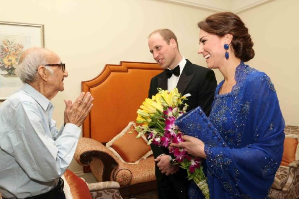 El duque y la duquesa de Cambridge iniciaron ayer su viaje de una semana a India y Bután, en su segunda gira en representación de la corona británica y su primer viaje de esta clase en casi dos años. <br/><br/>