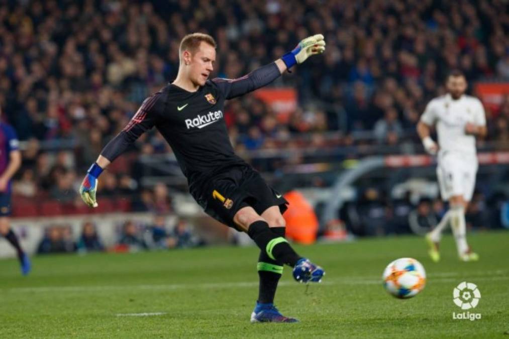 Marc-André ter Stegen (6 puntos): No pudo hacer nada en el gol de Lucas Vázquez y se equivocó en una salida al final del partido que el Real Madrid estuvo cerca de castigar con el segundo tanto.