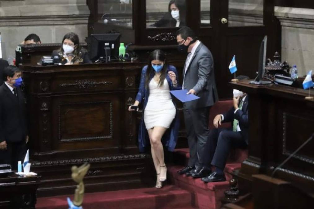 Fue precisamente ese atuendo en el Congreso de Guatemala que viralizó a la diputada. recibió miles de compartidos desde su cuenta en Facebook.