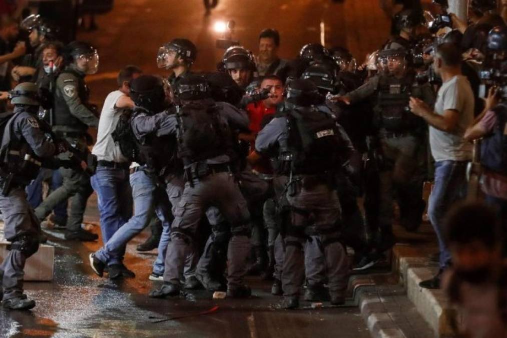 Cientos de palestinos resultaron heridos en enfrentamientos ocurridos el fin de semana en Jerusalén Este entre manifestantes y fuerzas de seguridad israelíes, que desataron preocupación internacional por la posible propagación de las tensiones. Fotos: AFP