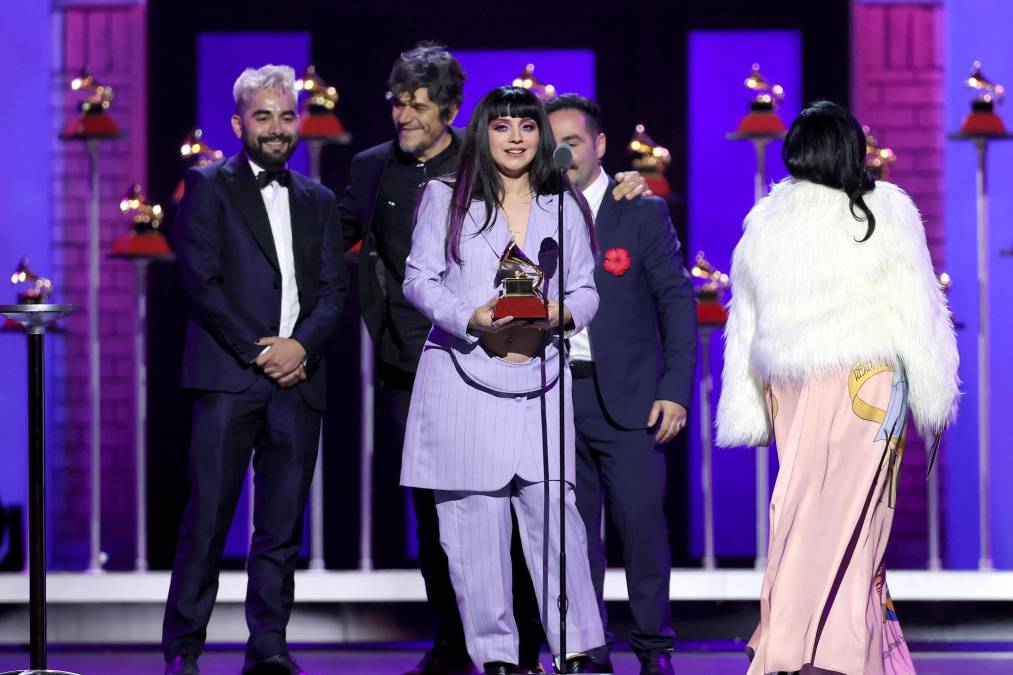 Y ya en la gala estelar, Mon Laferte obtuvo el premio a Mejor Álbum de Cantautor. 
