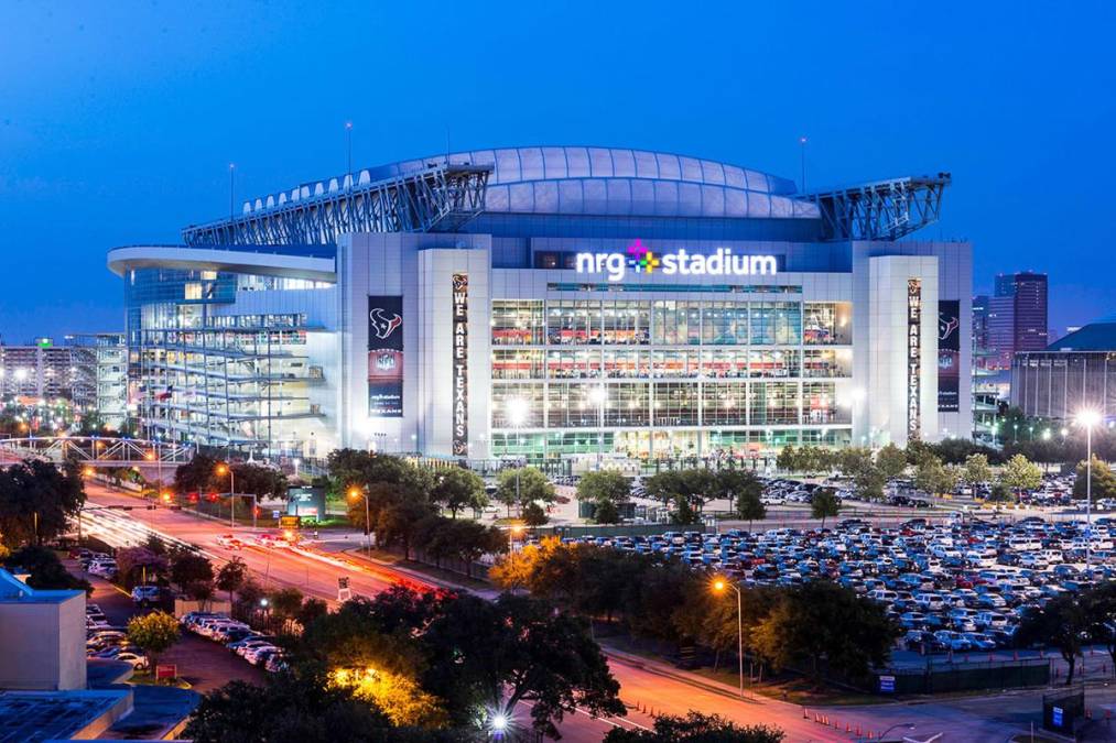 NRG Stadium (Houston) - Este estadio, anteriormente Reliant Stadium, alberga partidos de NFL y fútbol en la ciudad de Houston. Se inauguró en 2002 y cuenta con capacidad para 72 220 espectadores.