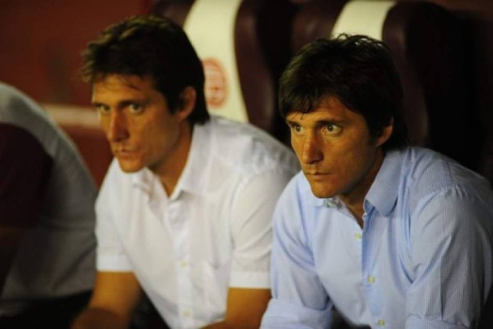 Los Barros Schelotto: Gustavo es un exfutbolista y actual entrenador argentino que jugó de mediocampista y que debutó en Gimnasia y Esgrima La Plata, mientras que, Guillermo es un exitoso ex futbolista y actual director técnico.