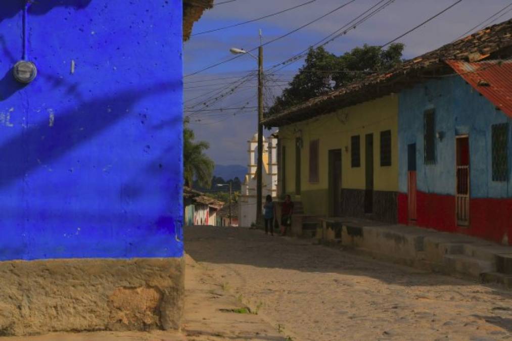 Una verdadera perla colonial, así es Corquín, Copán, donde sus calles empedradas, casas amontonadas, y una estructura única, hacen de este pueblo un lugar imposible de agregar a tu lista de sitios por conocer. Ubicado al sur del departamento de Copán y formando parte de la cordillera de Celaque.