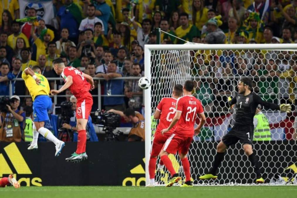 Thiago Silva selló la victoria de Brasil con este cabezazo. Foto AFP