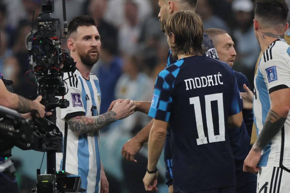 Messi y su gran gesto de saludar a Luka Modric.
