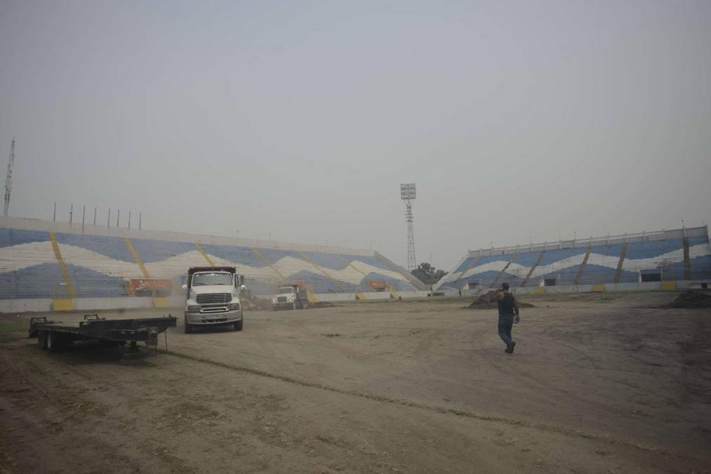 Impresiona verlo: Así luce el estadio Morazán sin la grama vieja