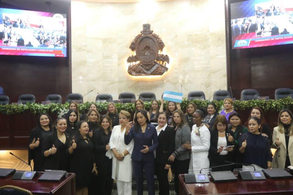 Diputadas del Congreso Nacional en el Día de la Mujer hondureña. 
