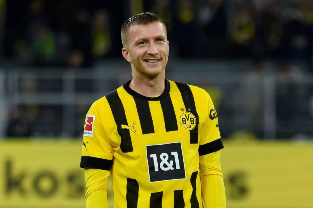 El Daily Mail informa que Al-Nassr espera atraer a Marcos Reus a Arabia Saudita ya que será agente libre a final de temporada. El centrocampista ofensivo, que lleva en el conjunto alemán desde 2012, no descarta una salida del Signal Iduna Park tras 11 años en el club. El equipo de la Pro League saudí ya ha conmocionado al mundo al fichar a Cristiano Ronaldo esta temporada después de romper su relación con el Manchester United.