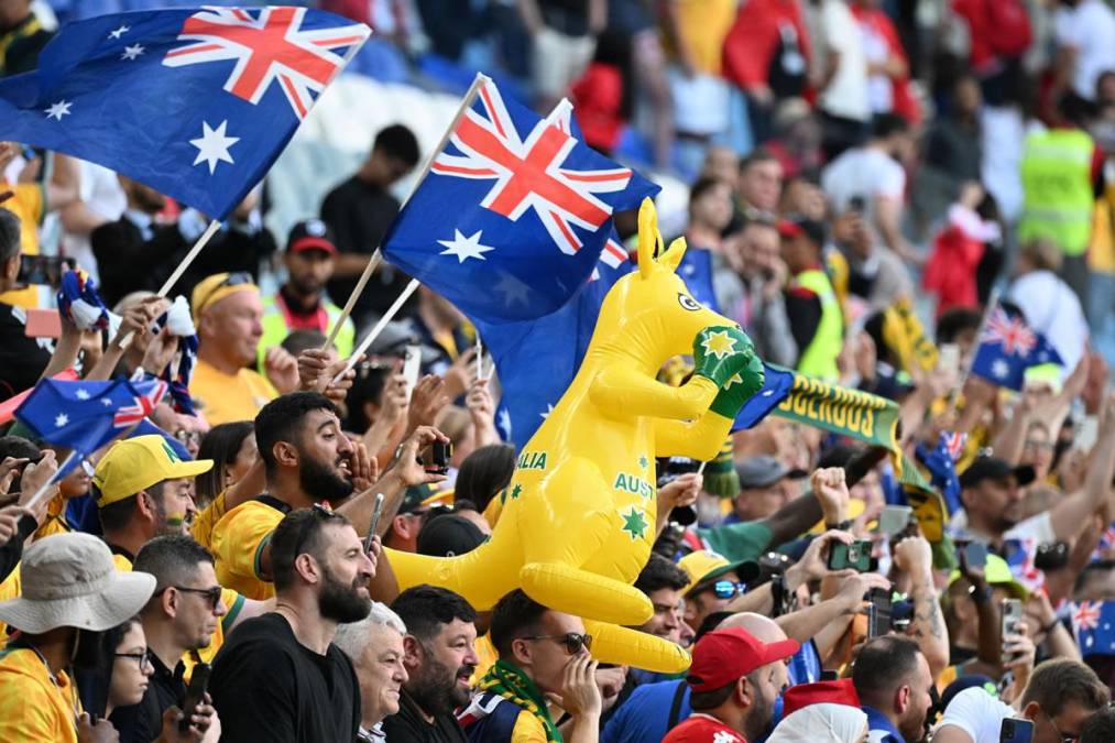 Los aficionados de Australia disfrutaron del triunfo de su selección ante Túnez.