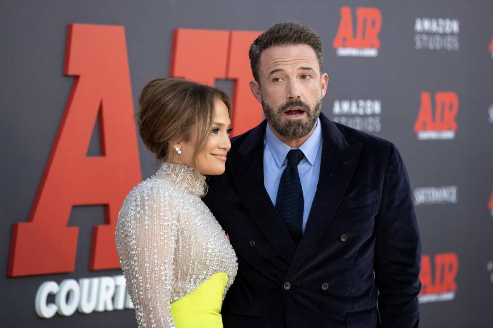 Jennifer López y Ben Affleck derrochan amor en el estreno de “Air”