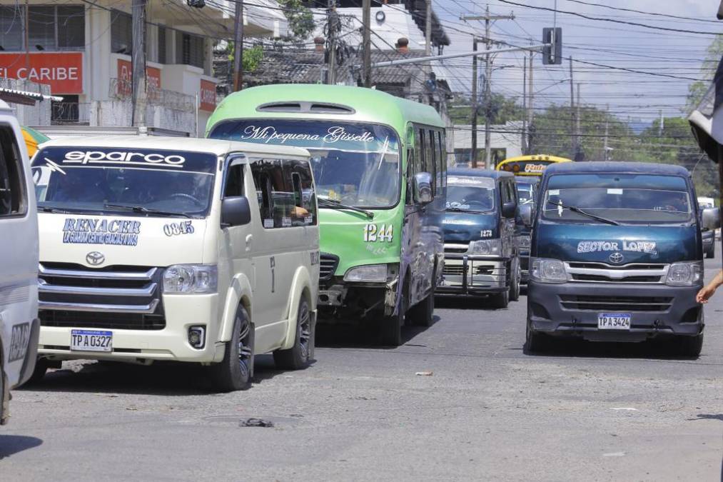 De acuerdo con los transportistas, el 80 % de las unidades urbanas tiene algún desperfecto o ya cumplió su tiempo de uso.