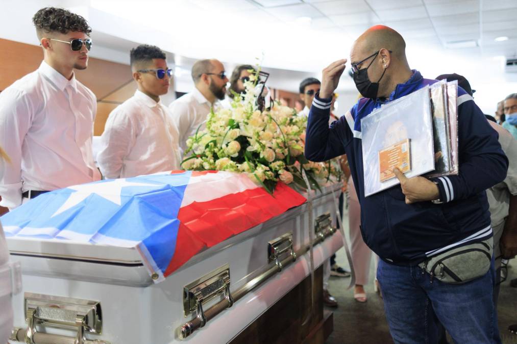 FOTOS: El triste adiós a Lalo Rodríguez en Puerto Rico