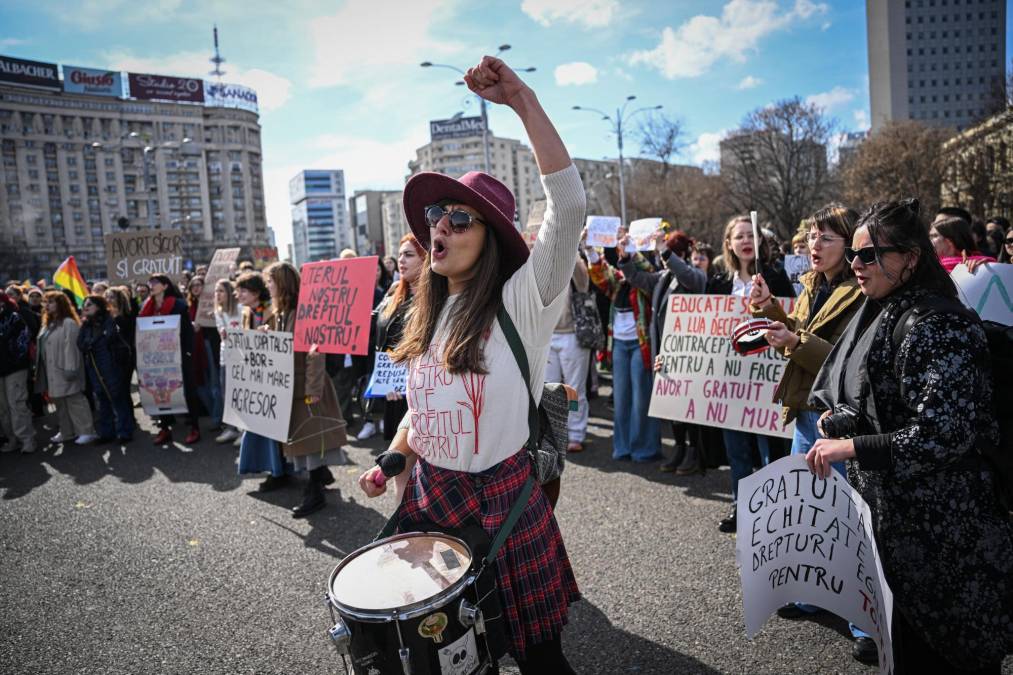 Las mujeres se movilizan por sus derechos amenazados en todo el mundo
