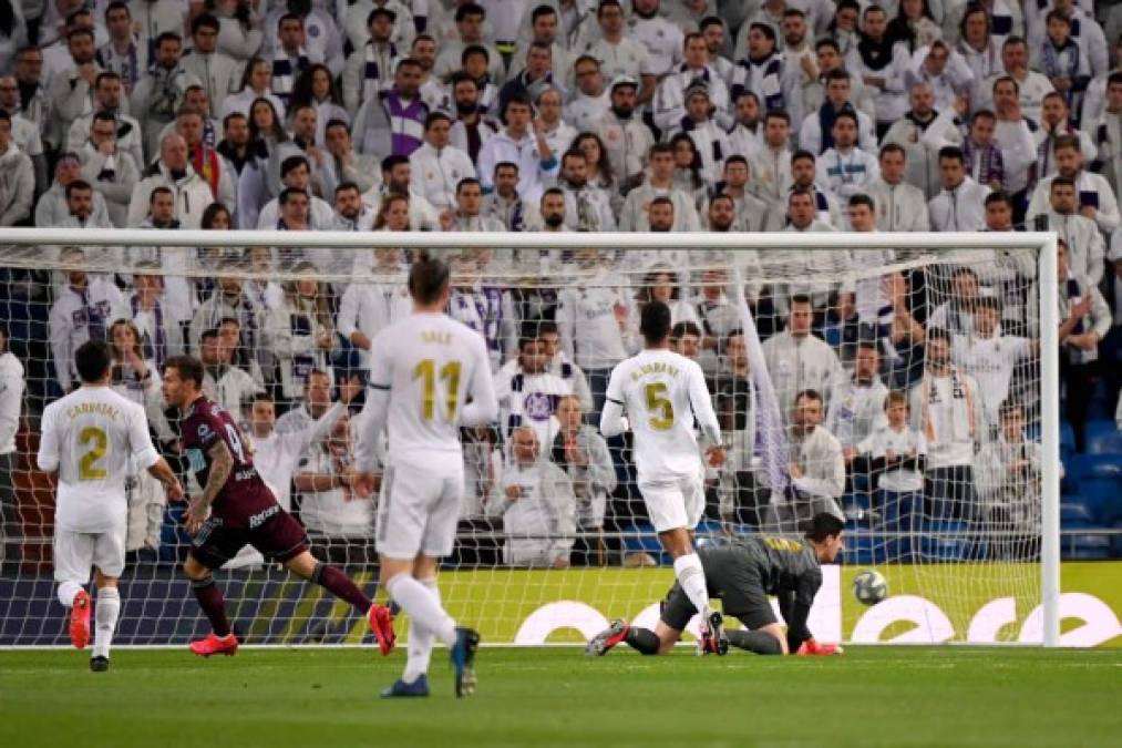 El Real Madrid empezó perdiendo el partido. El ruso Fedor Smólov abrió el marcador y sorprendió al Bernabéu. En la imagen, el delantero corre a celebrar.