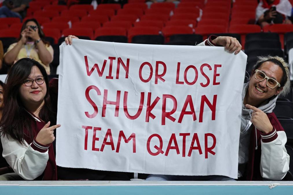 A pesar de que Qatar ya fue eliminado en la pasada fecha, los aficionados mostraron su apoyo.