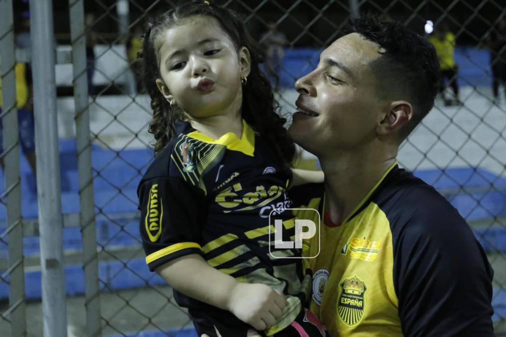 Jhow Benavídez celebró el pase a la final con su bella hija.