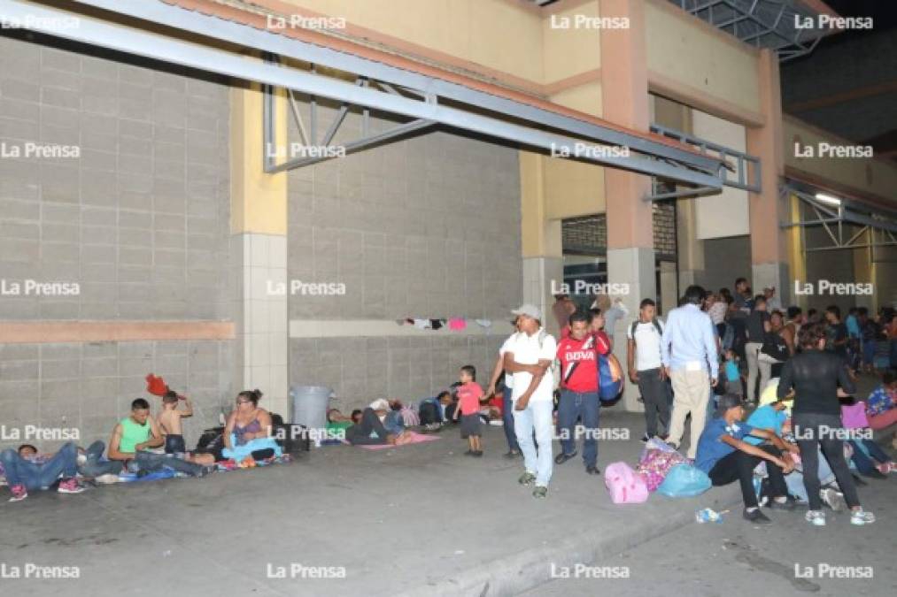 Imágenes de la nueva caravana migrante que sale de San Pedro Sula rumbo a EEUU