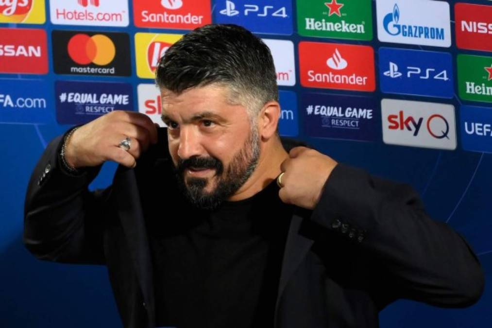 El entrenador italiano Gennaro Gattuso se habría reunido con el presidente del Napoli, Aurelio De Laurentiis, para hablar sobre la posible renovación de su contrato y parece que ya estaría todo en marcha para que siga en el puesto durante tres temporadas más ya que en San Paolo están muy contentos con el rendimiendo que ha dado el club bajo su mandato.