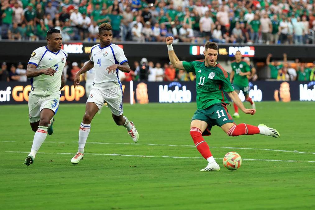 Santiago Giménez entró del cambio en el minuto 84 y cuatro después marcó con este zurdazo para la victoria de México ante Panamá.