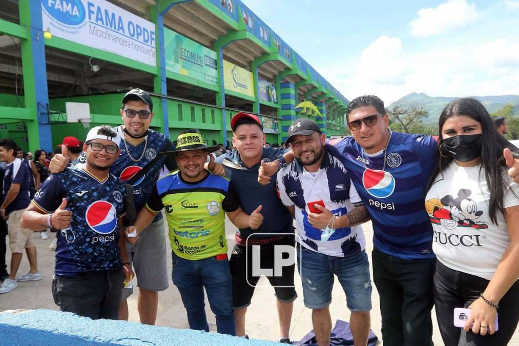 Aficionados de Olancho FC y Motagua se unieron para vivir una gran fiesta deportiva.