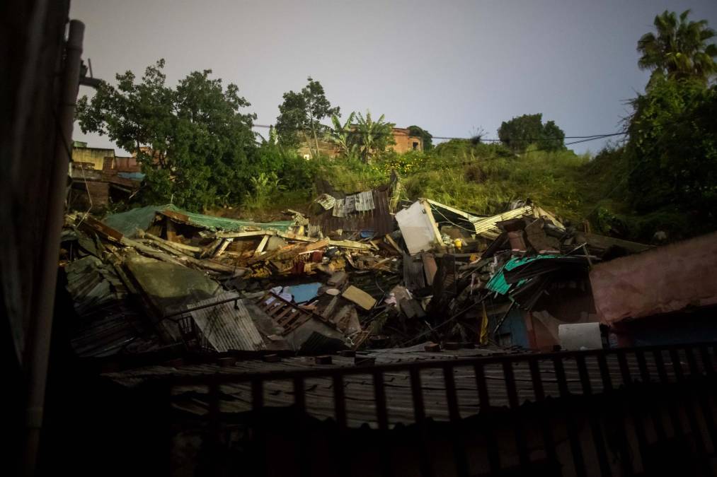 Por otra parte, Pérez Ampueda informó que se reportaron 45 viviendas afectadas en un sector de Maracay, estado Aragua (centro), donde el pasado 17 de octubre un deslave causó la muerte de, al menos, cuatro personas.