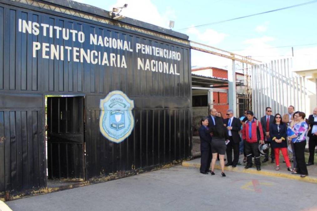 De momento, autoridades penitenciarias y judiciales no presentan un informe sobre el futuro legal y el estatus carcelario de Rosa Elena Bonilla de Lobo. 