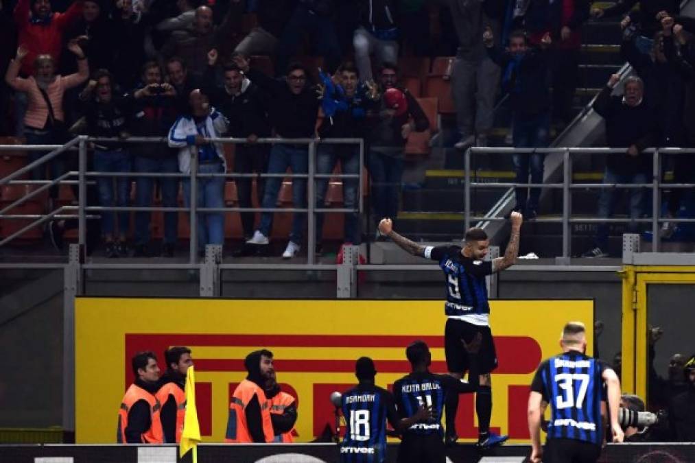 Mauro Icardi se fue a celebrar cerca de los aficionados del Inter.