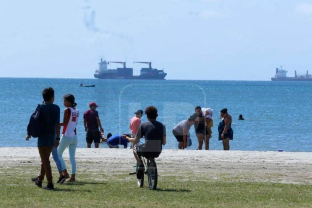 Este 15 de marzo varios excursionistas abarrotaron las playas de Cortés y Tela, pese a las recomendaciones de las autoridades nacionales e internacionales de quedarse en casa. Recordemos que el 11 de la Organización Mundial de la Salud calificó el coronavirus o Covid-19 como pandemia.