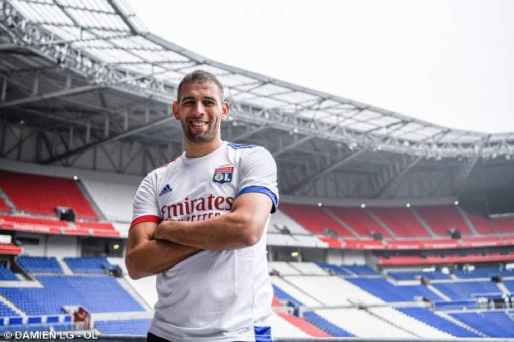 El Lyon ha fichado al delantero argelino Islam Slimani como agente libre. Firma hasta junio de 2022 y llega procedente del Leicester City.