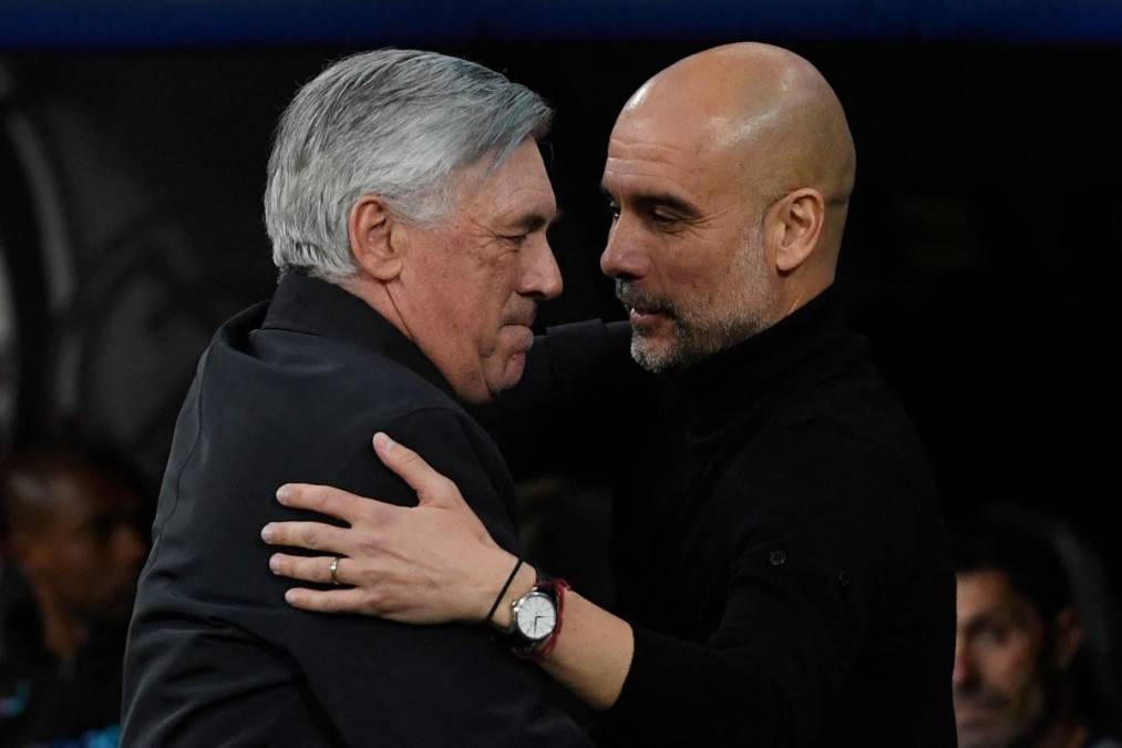 El saludo de Carlo Ancelotti y Pep Guardiola previo al partido.