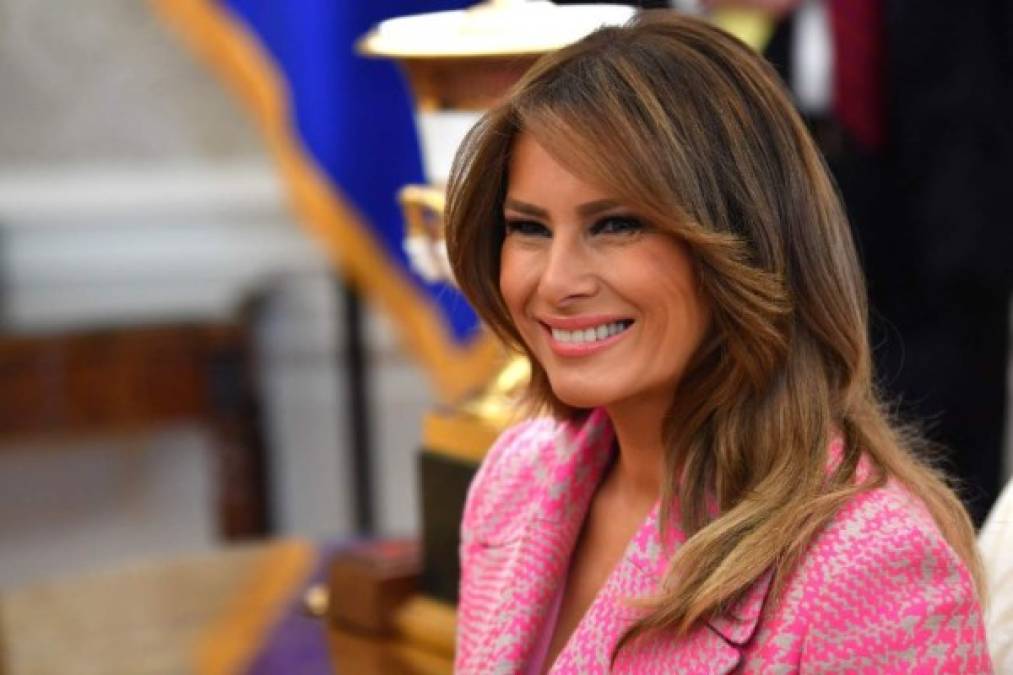 La primera dama estadounidense, Melania Trump, reapareció en público en su primer evento oficial del año al recibir en la Casa Blanca al presidente de Colombia, Iván Duque, y su esposa, María Juliana Ruiz.