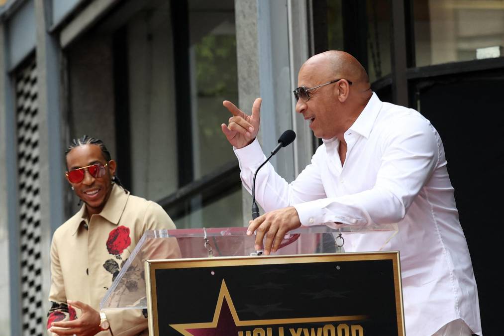 El actor Vin Diesel elogió la curiosidad, la lealtad y la gratitud de Ludacris. “Nunca hemos visto a nadie dominar el mundo de la música y luego venir y dominar el cine mientras es emprendedor en la forma en que lo es”, agregó.