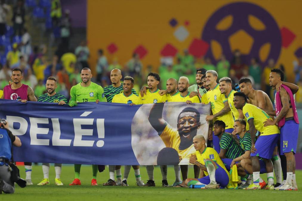 Y juntos se tomaron una fotografía en apoyo a Pelé, cuyo estado de salud preocupa tras haber sido hospitalizado la semana pasada.