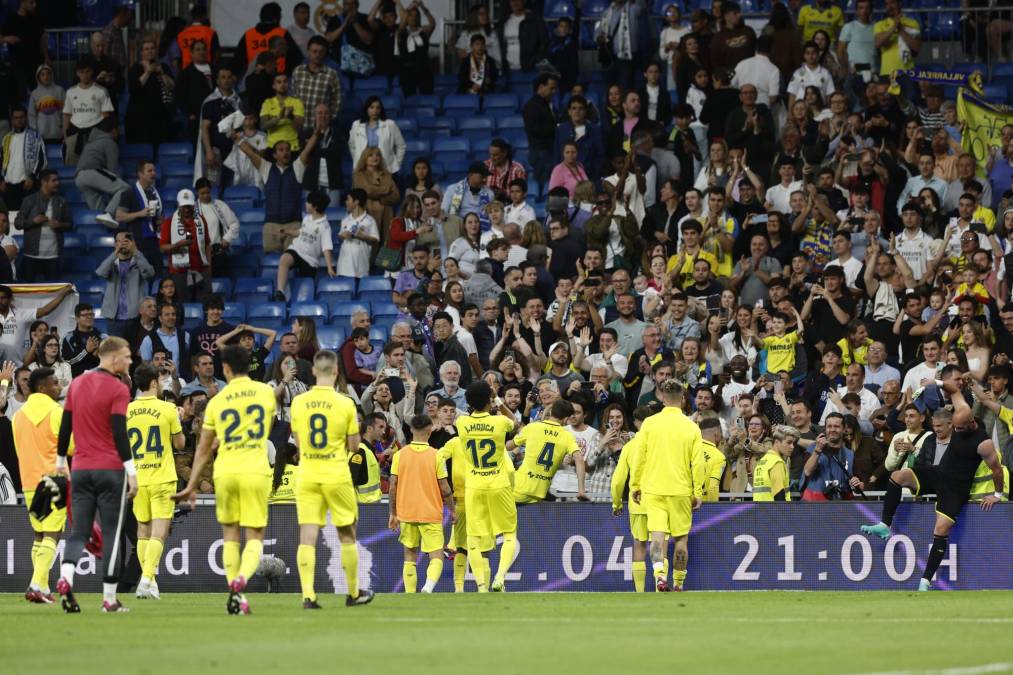 Tras el pitazo los jugadores del Villarreal celebraron con sus aficionados. Luego se vino la otra gran polémica.