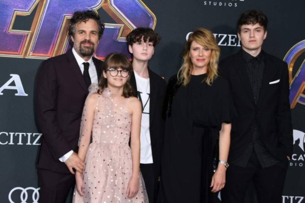 El Hulk de Mark Ruffalo, llegó con toda su prole: sus hijos Odette Ruffalo, Bella Ruffalo y Keen Ruffalo, y su esposa, la actriz Sunrise Coigney.